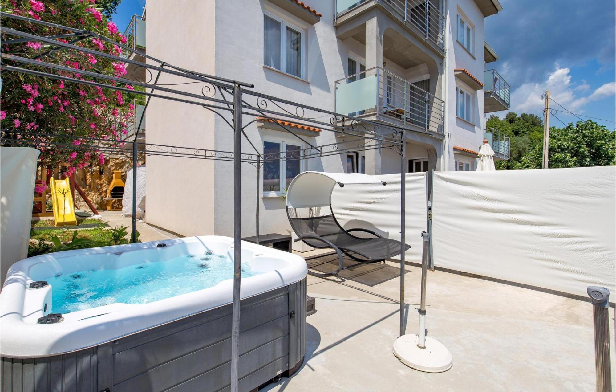 Stunning Apartment In Mošćenička Draga Esterno foto