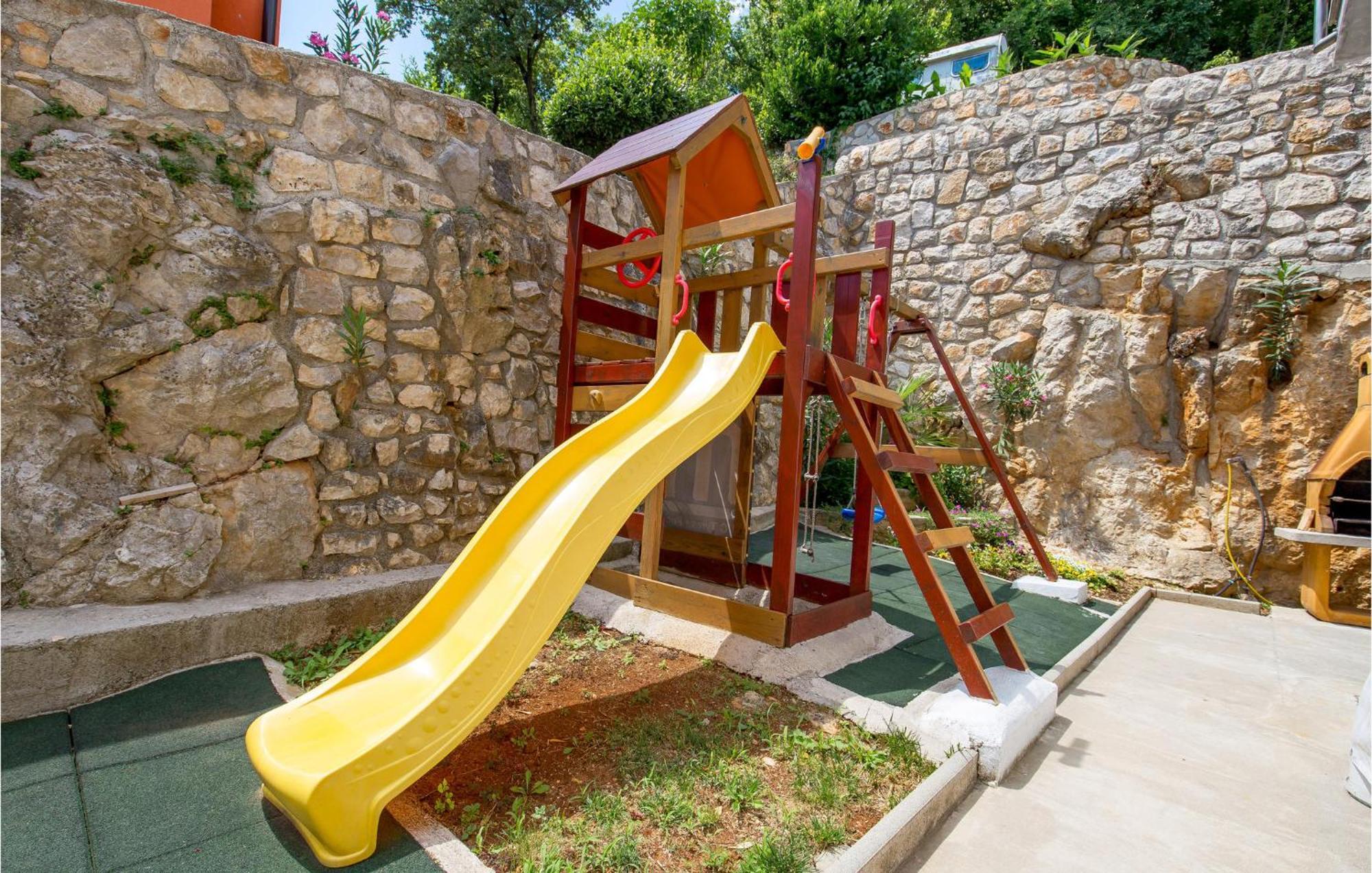 Stunning Apartment In Mošćenička Draga Esterno foto