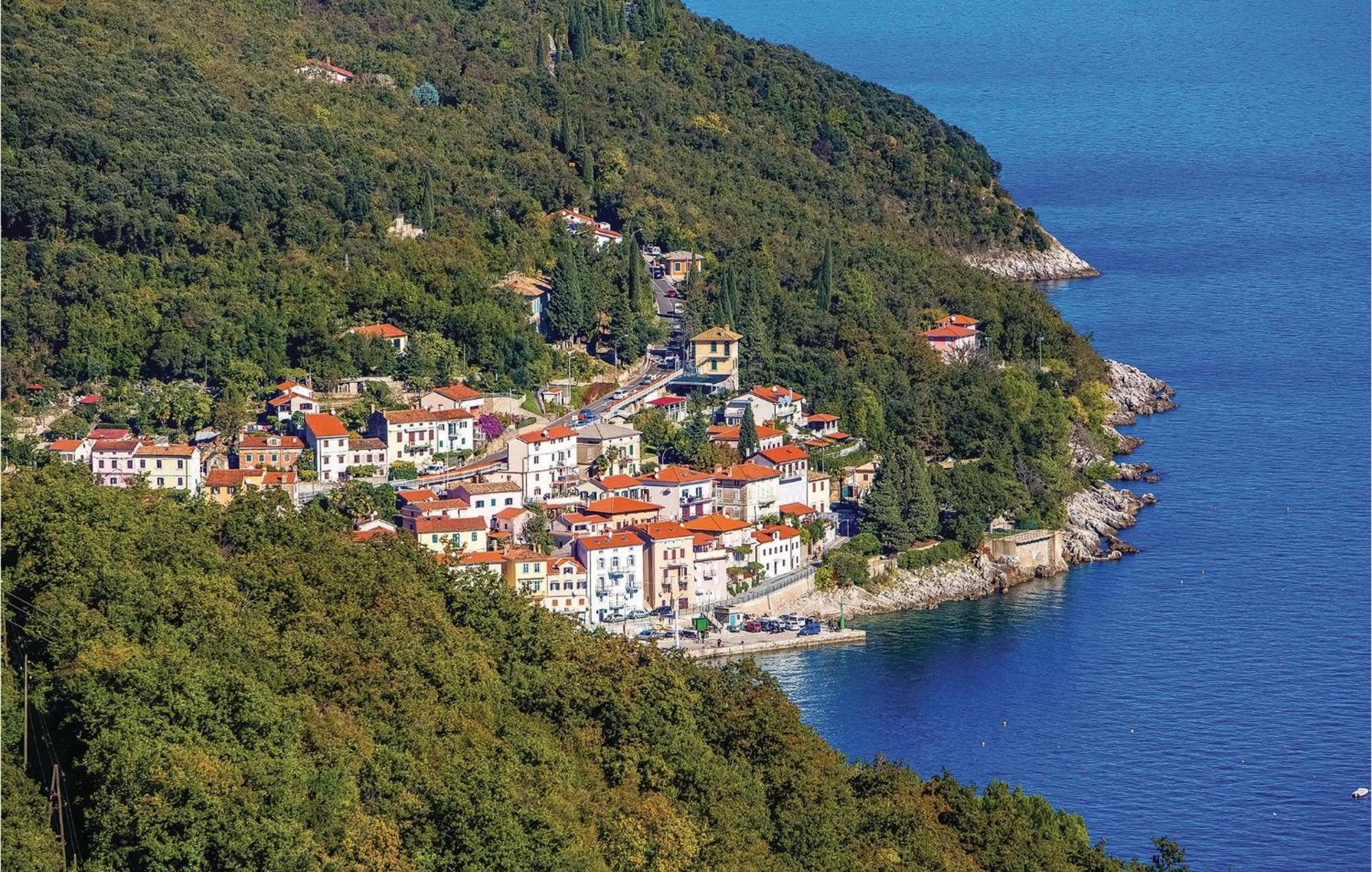 Stunning Apartment In Mošćenička Draga Esterno foto