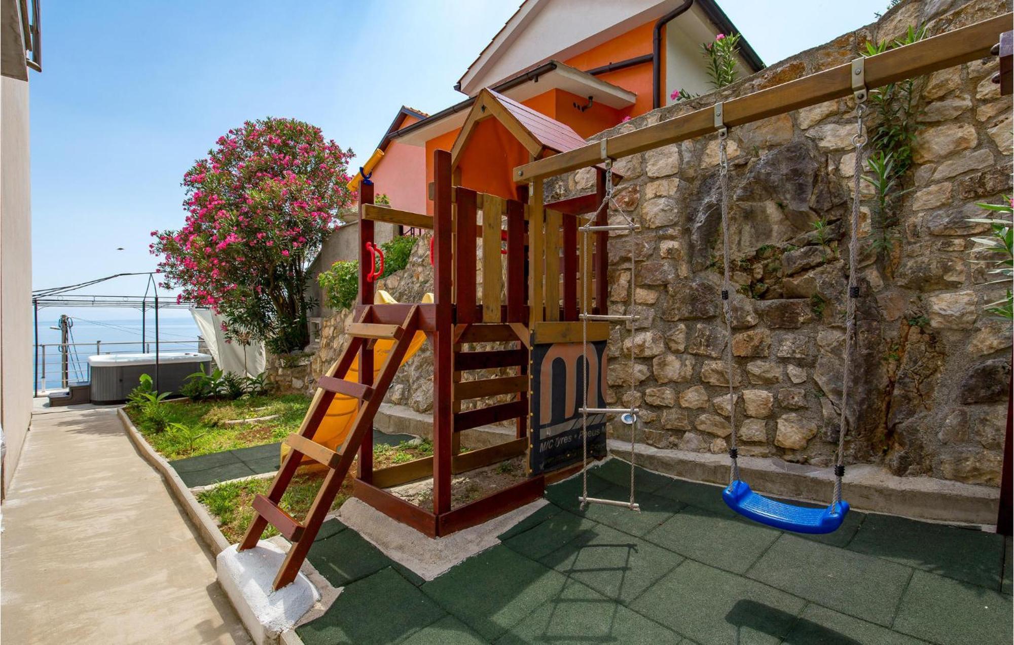 Stunning Apartment In Mošćenička Draga Esterno foto