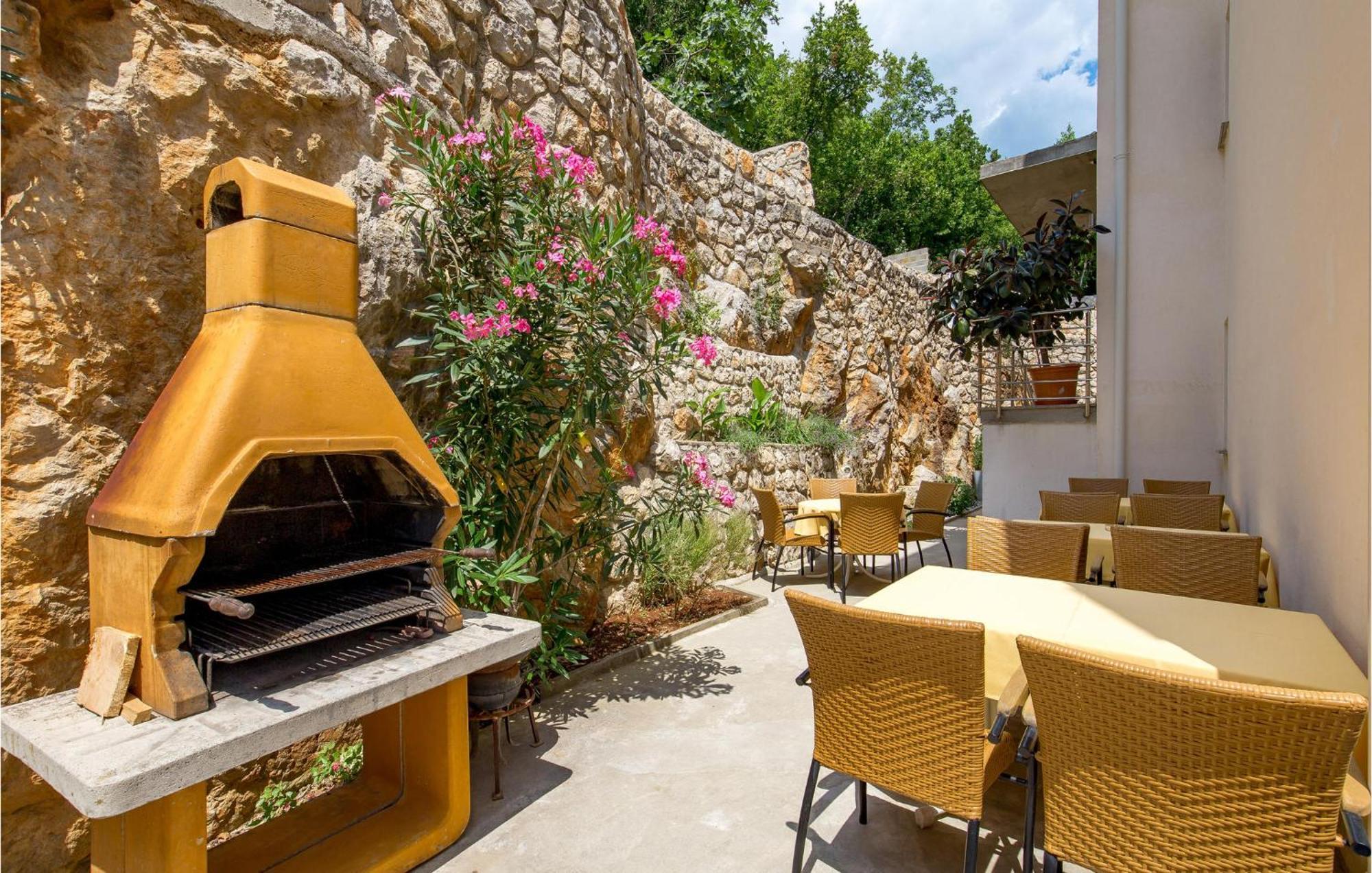 Stunning Apartment In Mošćenička Draga Esterno foto