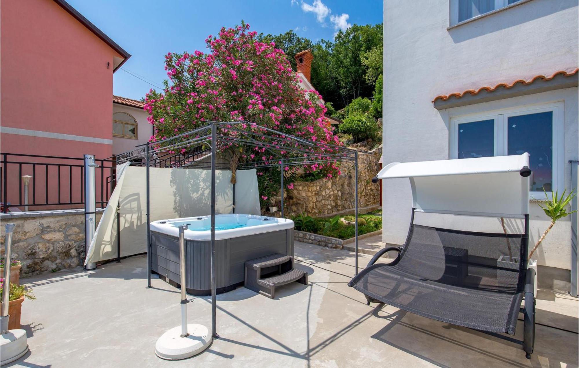 Stunning Apartment In Mošćenička Draga Esterno foto