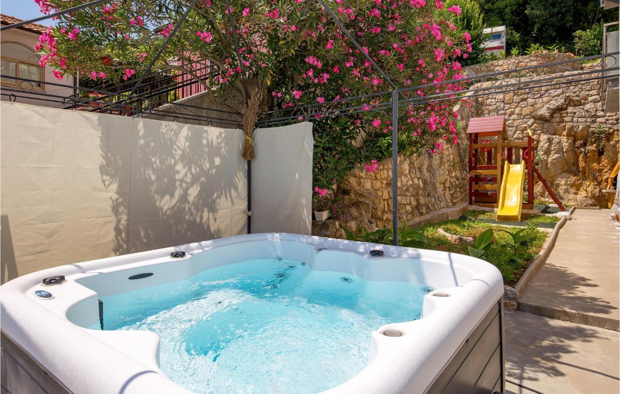 Stunning Apartment In Mošćenička Draga Esterno foto