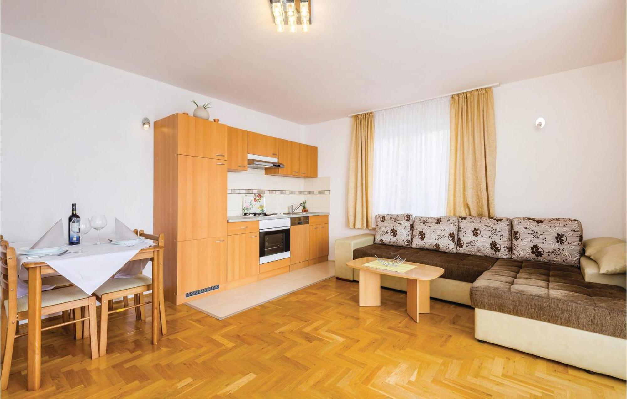 Stunning Apartment In Mošćenička Draga Esterno foto